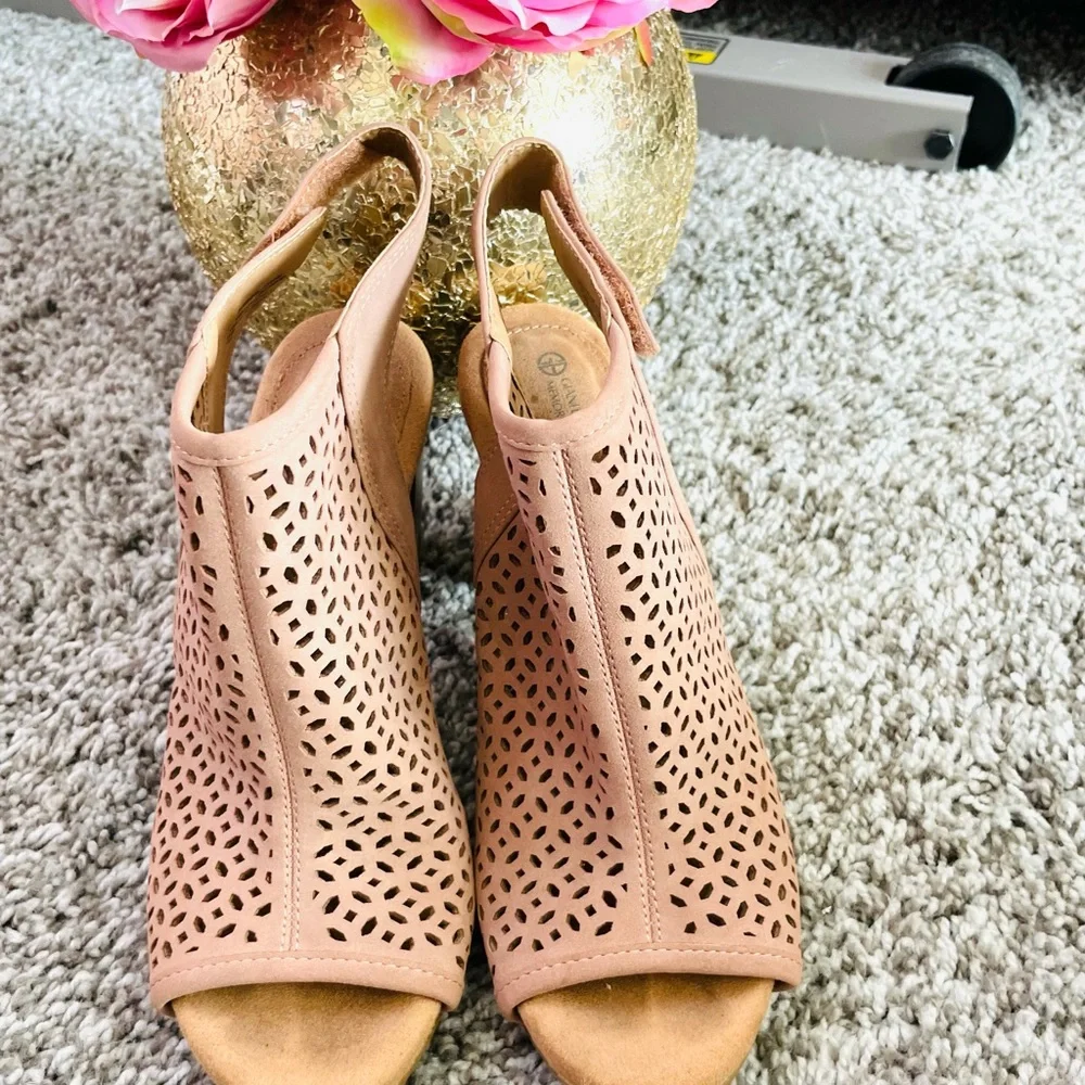 Giani Bernini Joisey Women’s Tan Peep Toe Ankle Strap Cut Out Heeled Booties